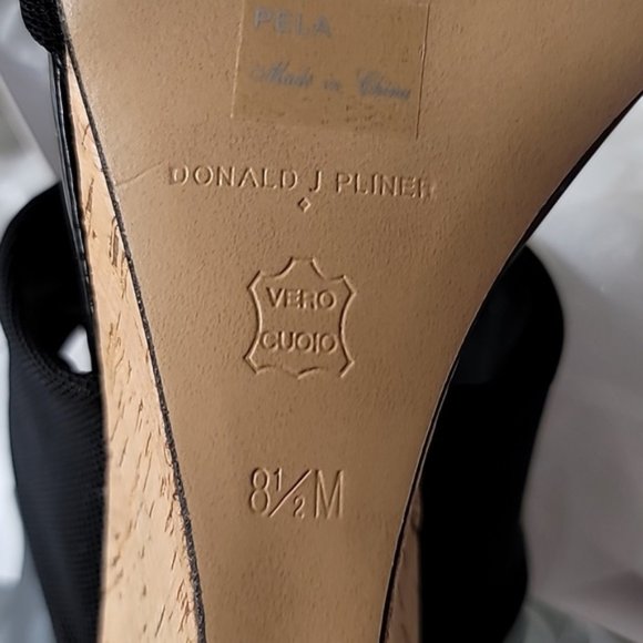 Donald J Pliner Pela Women's Knotted Wedge Slider - Picture 7 of 7